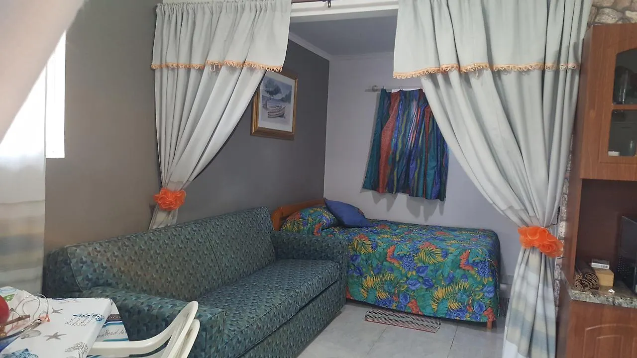 Tropical Studio Apartment Palm Beach